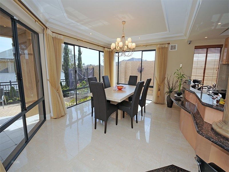 26 Crossman Pass, Salter Point WA 6152