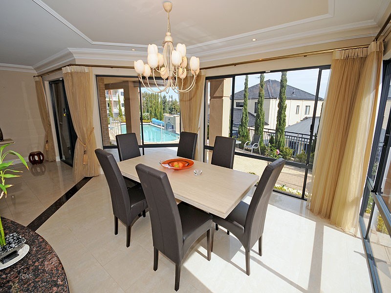 26 Crossman Pass, Salter Point WA 6152