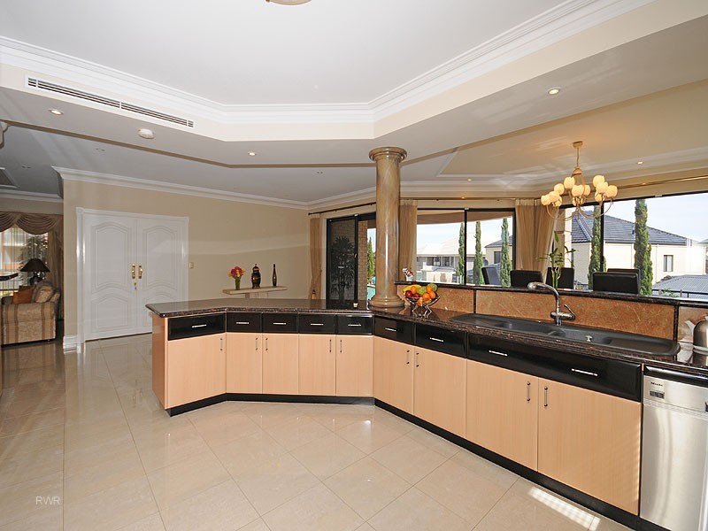 26 Crossman Pass, Salter Point WA 6152