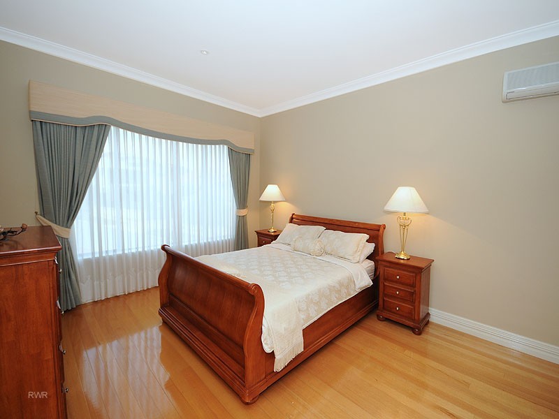 26 Crossman Pass, Salter Point WA 6152