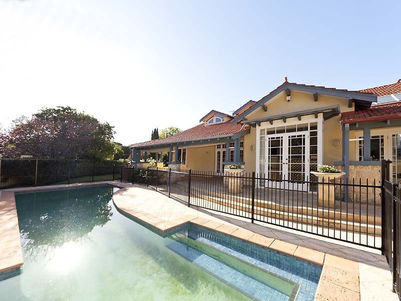 2 Karoo Street, South Perth WA 6151