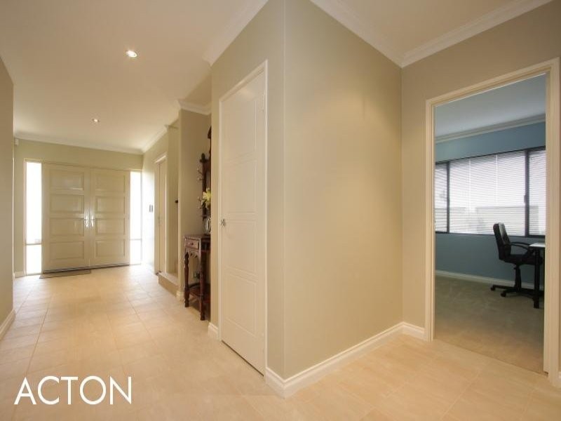 B/23 Howard Parade, Salter Point WA 6152