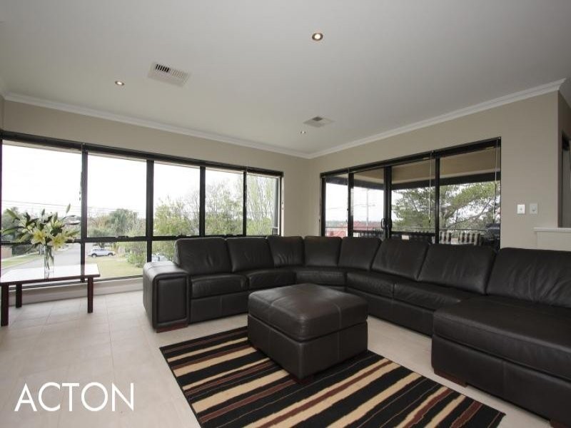 B/23 Howard Parade, Salter Point WA 6152