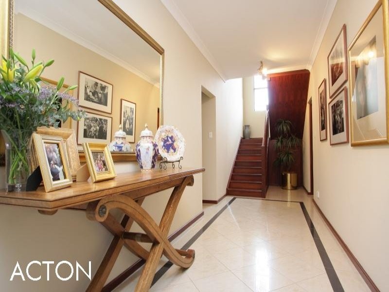 18 Rookwood Street, Mount Pleasant WA 6153