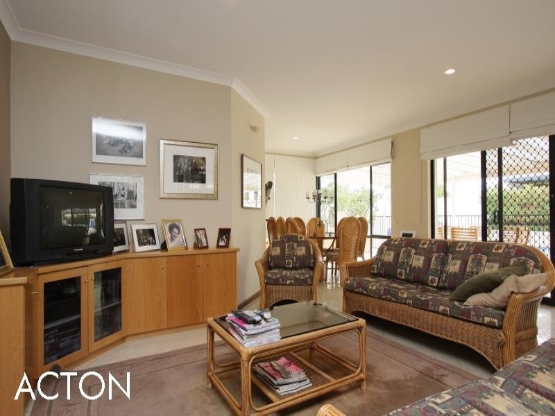 18 Rookwood Street, Mount Pleasant WA 6153