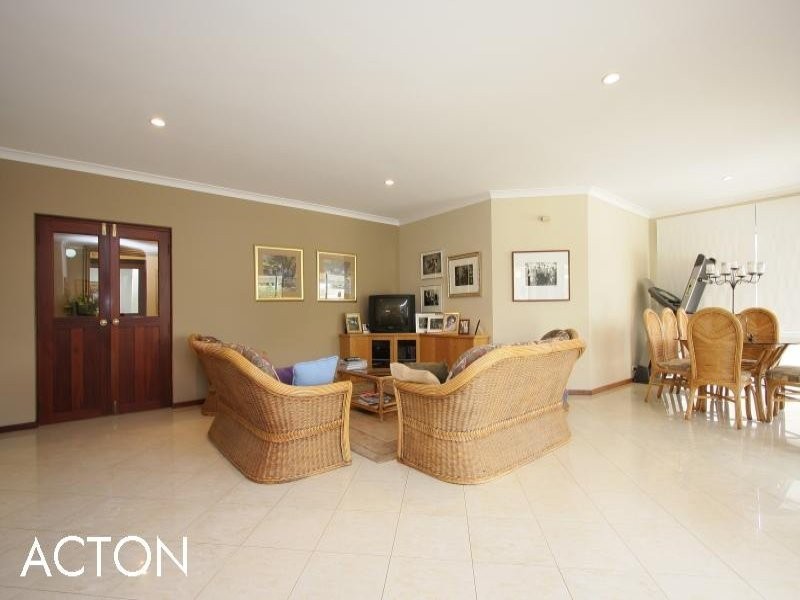 18 Rookwood Street, Mount Pleasant WA 6153