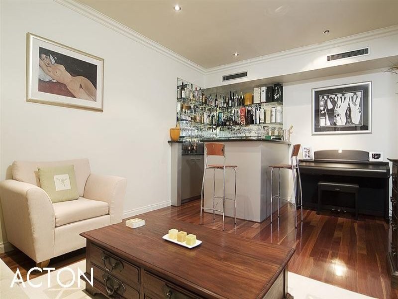 4 Hogg Avenue, Salter Point WA 6152