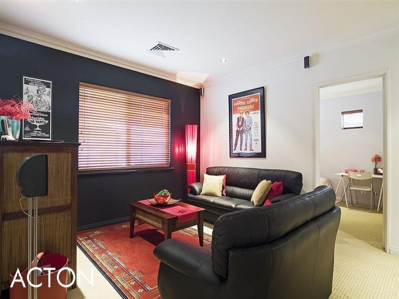 4 Hogg Avenue, Salter Point WA 6152