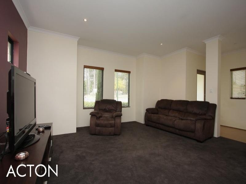 2 The Pines, Como WA 6152
