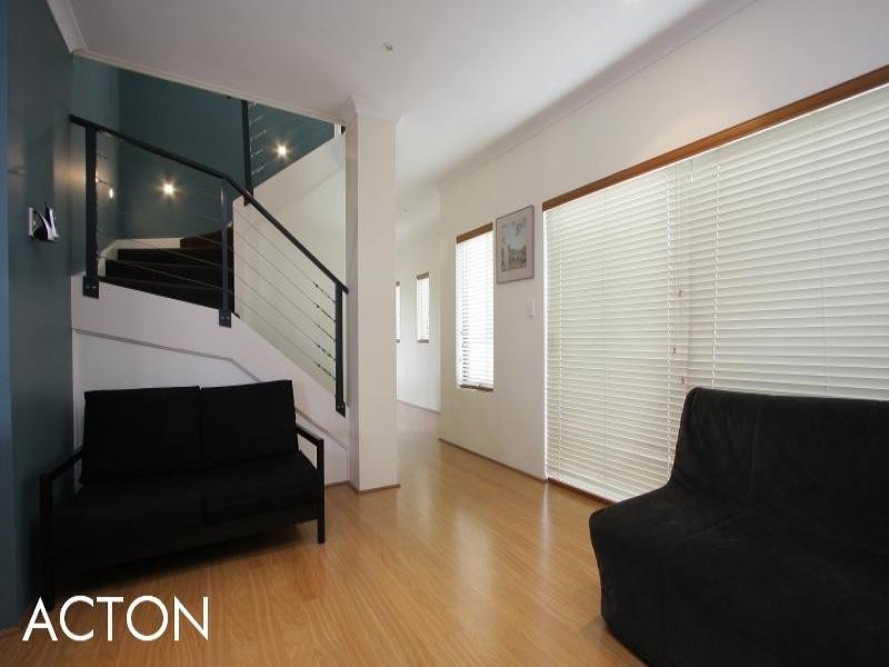 2 The Pines, Como WA 6152
