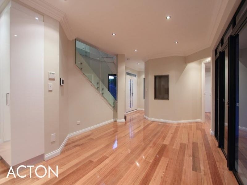 2/32 Thelma Street, Como WA 6152