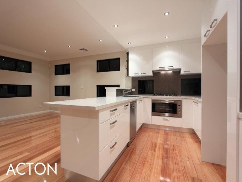 2/32 Thelma Street, Como WA 6152