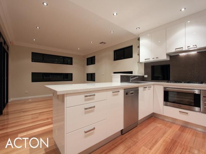 2/32 Thelma Street, Como WA 6152