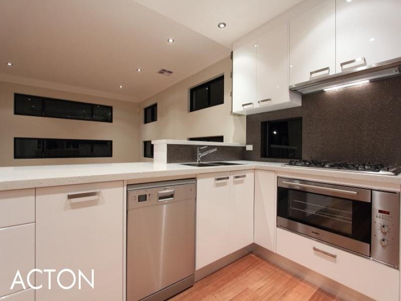 2/32 Thelma Street, Como WA 6152