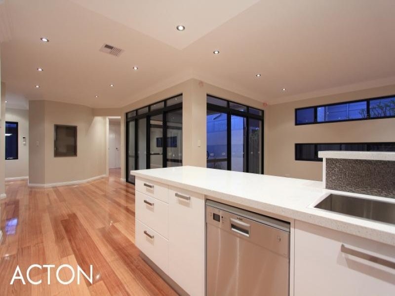 2/32 Thelma Street, Como WA 6152