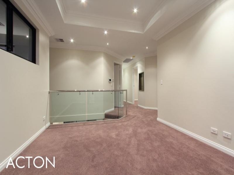 2/32 Thelma Street, Como WA 6152