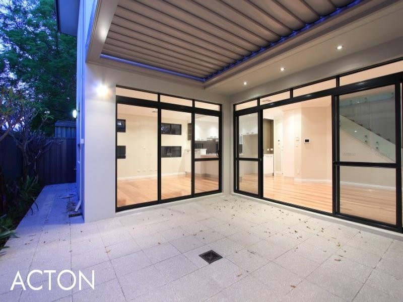 2/32 Thelma Street, Como WA 6152