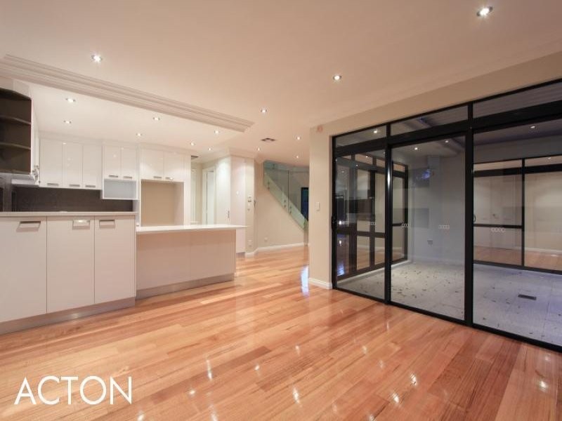 2/32 Thelma Street, Como WA 6152