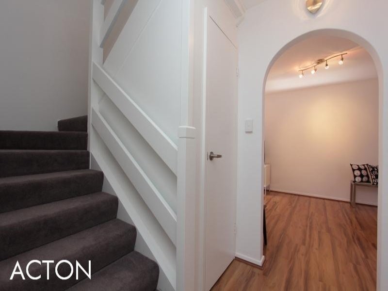 4/64 Comer Street, Como WA 6152