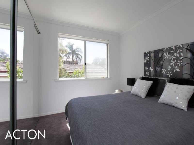 4/64 Comer Street, Como WA 6152