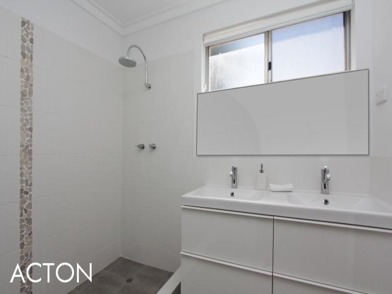 4/64 Comer Street, Como WA 6152