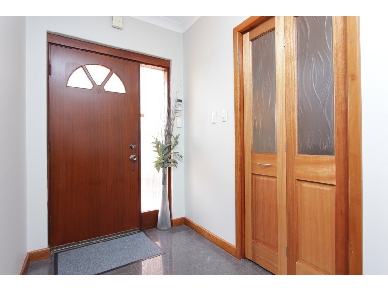3 Batavia Way, Salter Point WA 6152