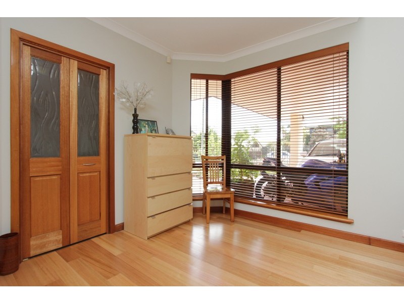 3 Batavia Way, Salter Point WA 6152