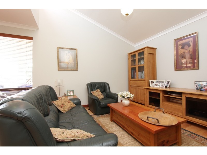 3 Batavia Way, Salter Point WA 6152