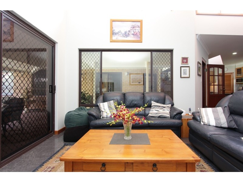 3 Batavia Way, Salter Point WA 6152