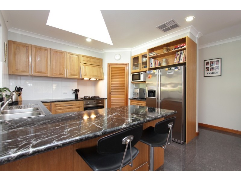 3 Batavia Way, Salter Point WA 6152