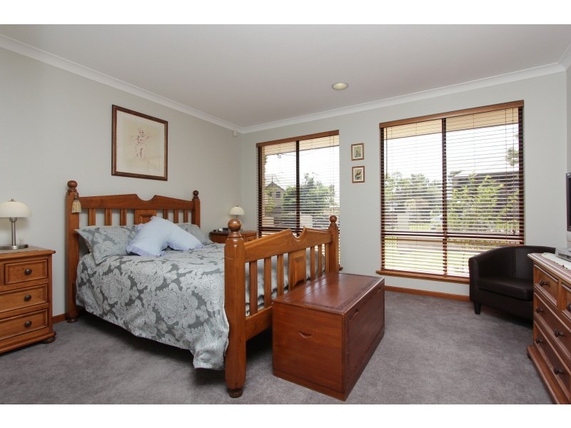 3 Batavia Way, Salter Point WA 6152
