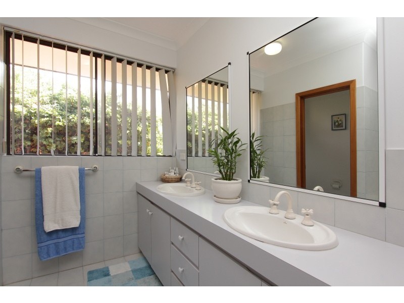 3 Batavia Way, Salter Point WA 6152