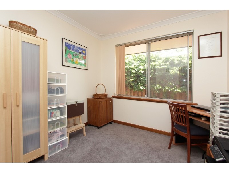 3 Batavia Way, Salter Point WA 6152