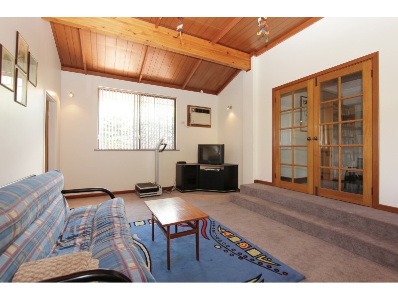 3 Batavia Way, Salter Point WA 6152