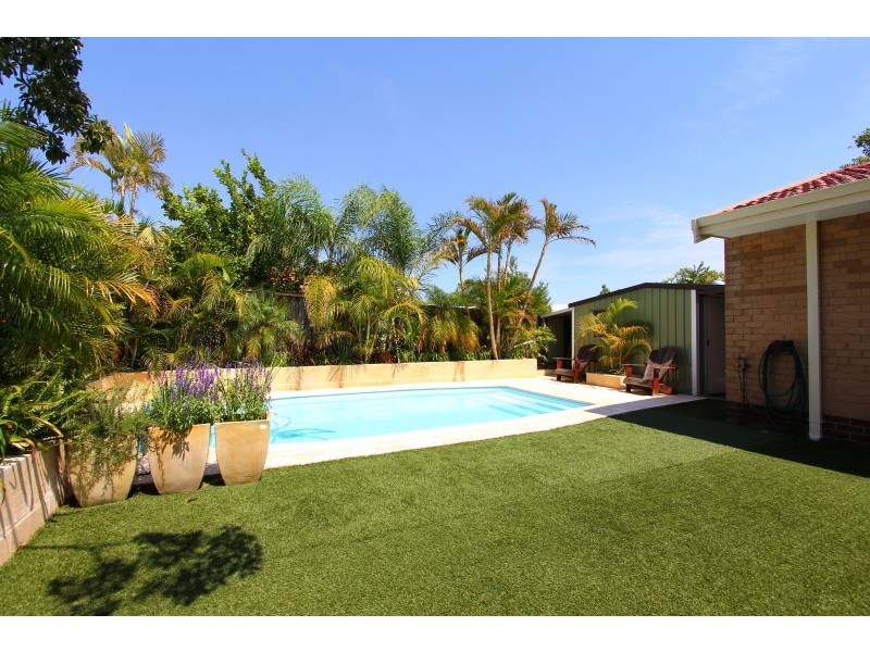 3 Batavia Way, Salter Point WA 6152