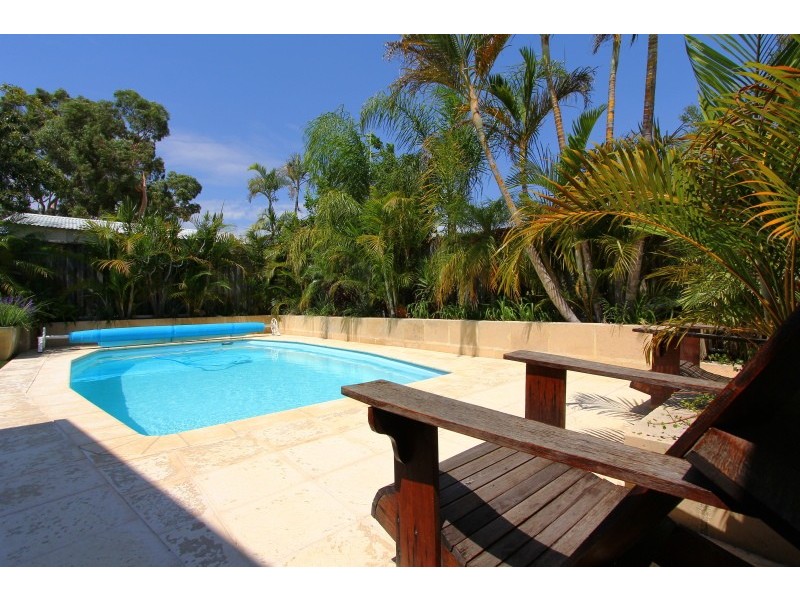 3 Batavia Way, Salter Point WA 6152
