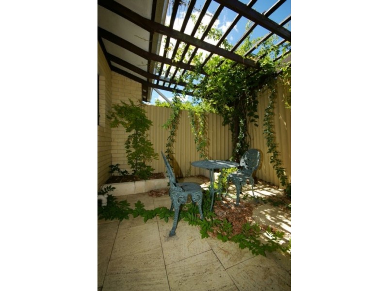 2/3 Eleanor Street, Como WA 6152