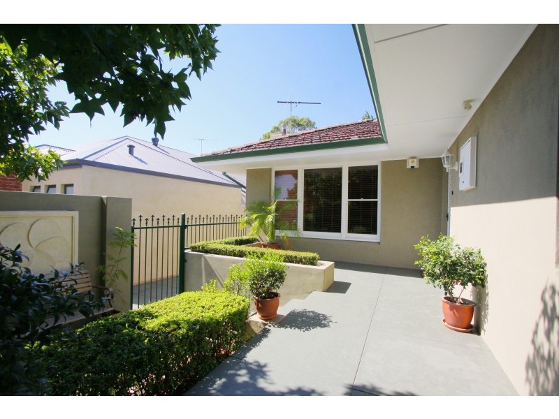 202 Douglas Avenue, Kensington WA 6151