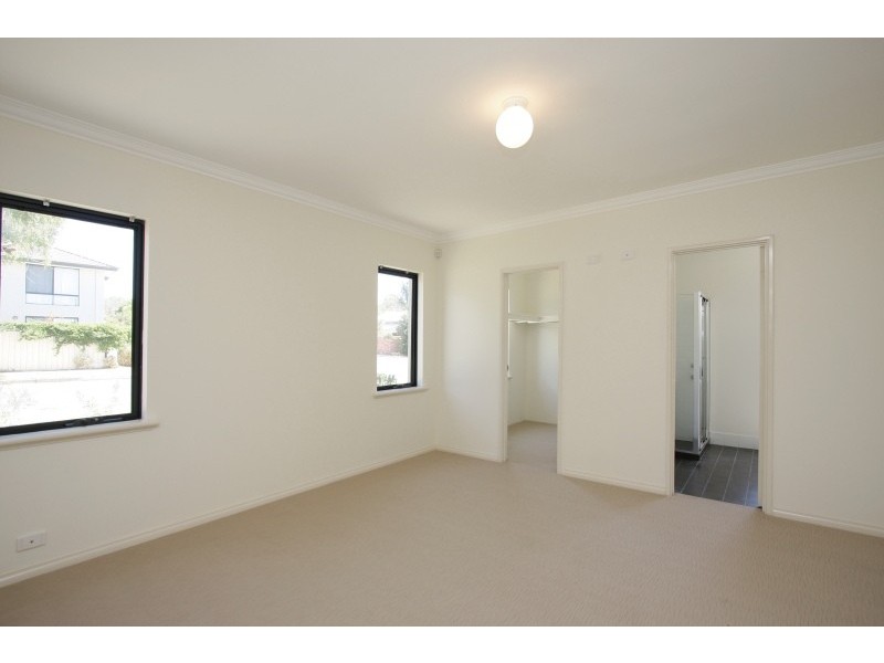 28 Marsh Avenue, Manning WA 6152