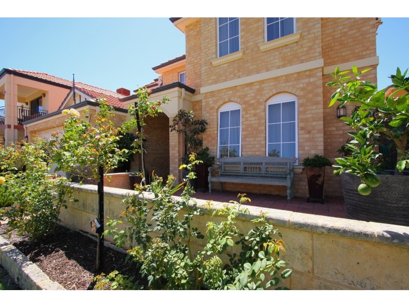 5 McNess Glade, Salter Point WA 6152