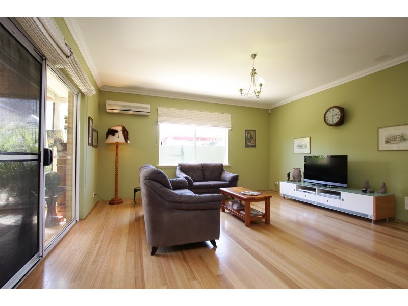 5 McNess Glade, Salter Point WA 6152