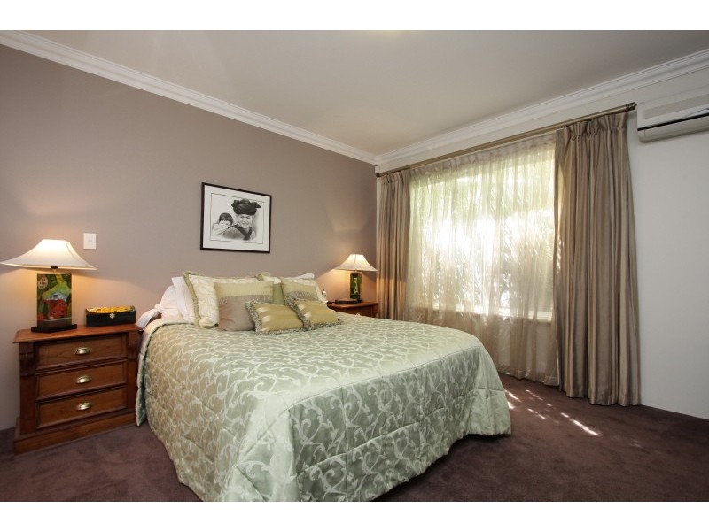 5 McNess Glade, Salter Point WA 6152