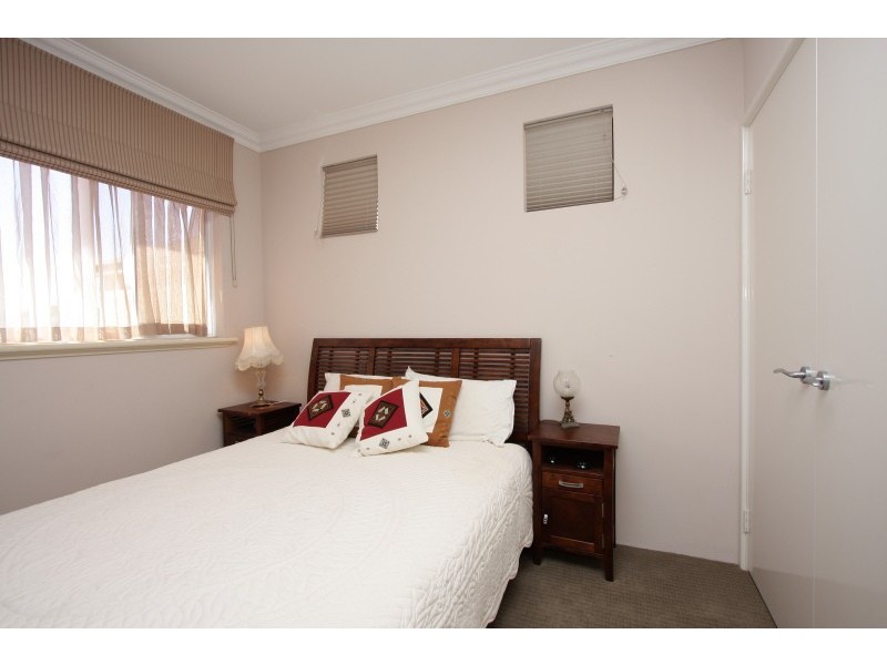 5 McNess Glade, Salter Point WA 6152