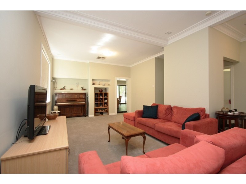 7 Seventh Avenue, Kensington WA 6151