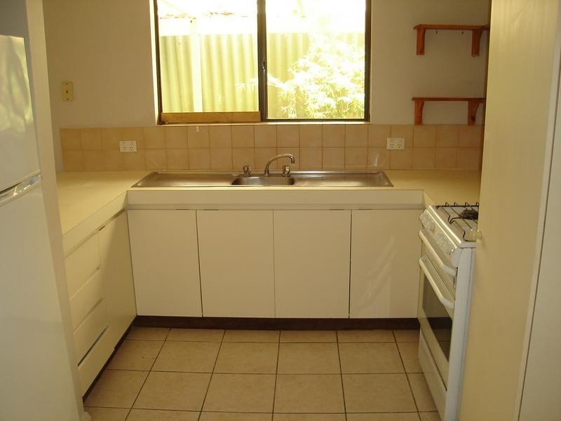 2/231 Berwick Street, Victoria Park WA 6100