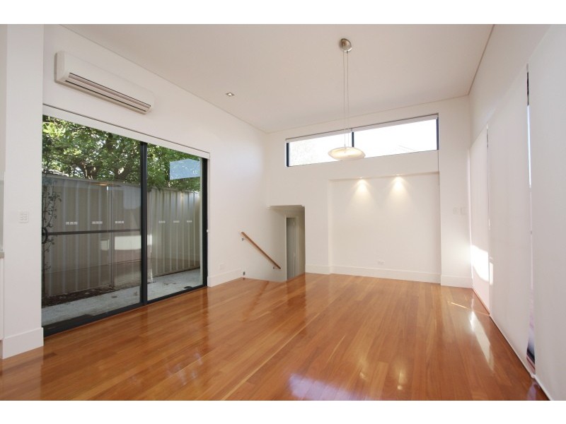 77a Robert, Como WA 6152