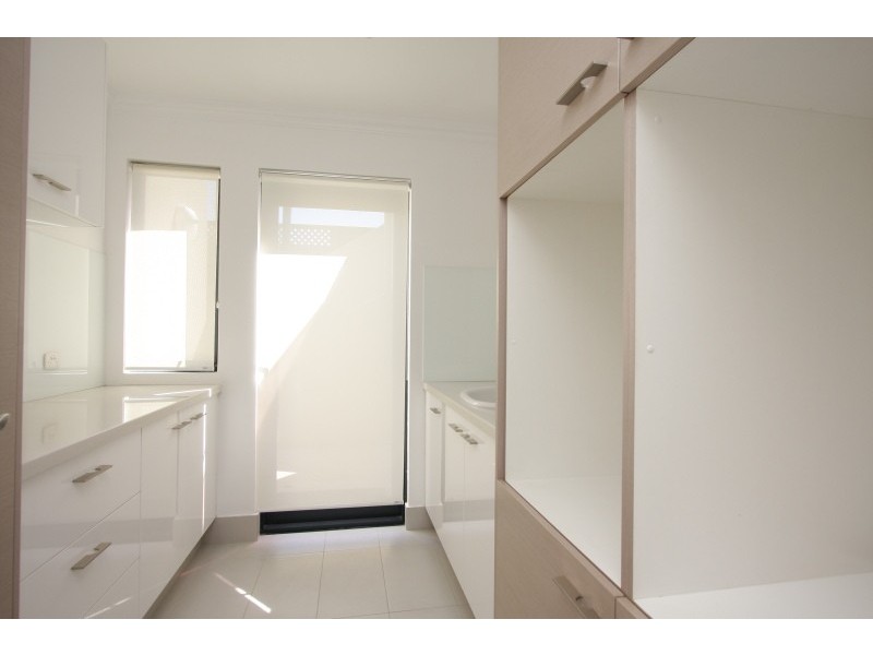 77a Robert, Como WA 6152