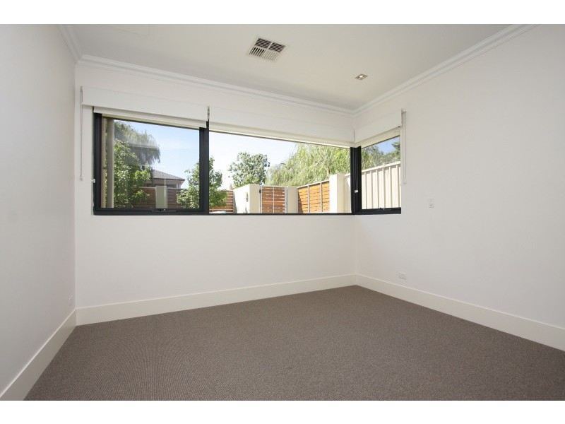 77a Robert, Como WA 6152