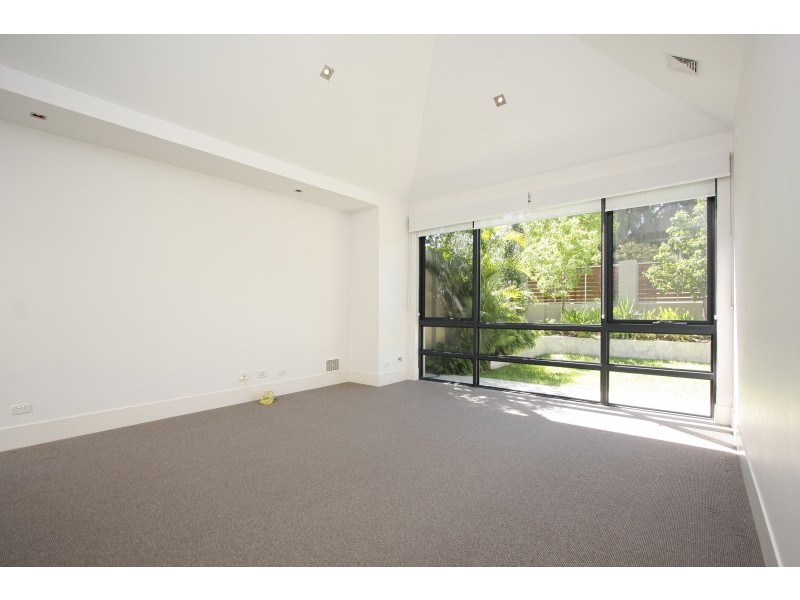 77a Robert, Como WA 6152