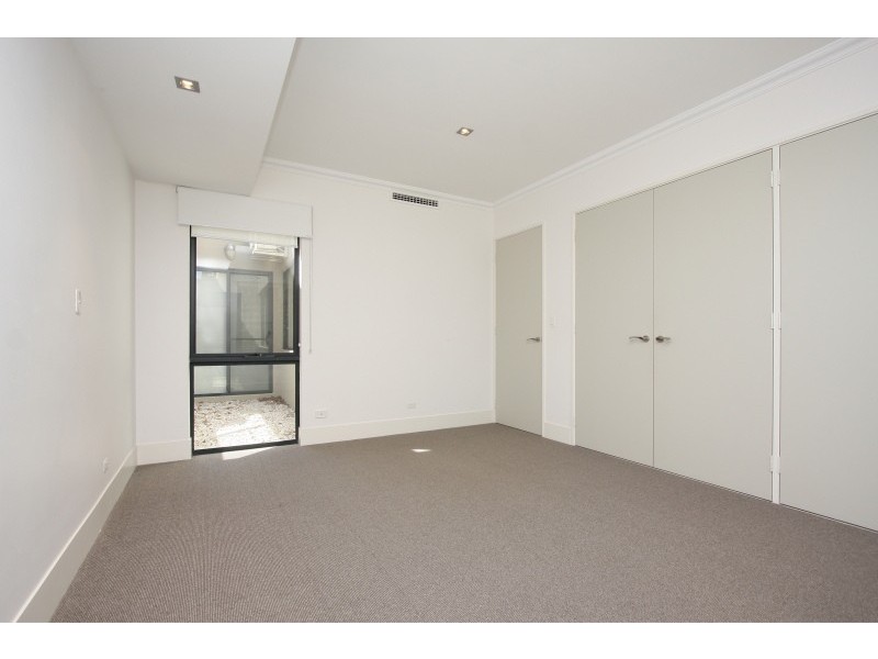 77a Robert, Como WA 6152